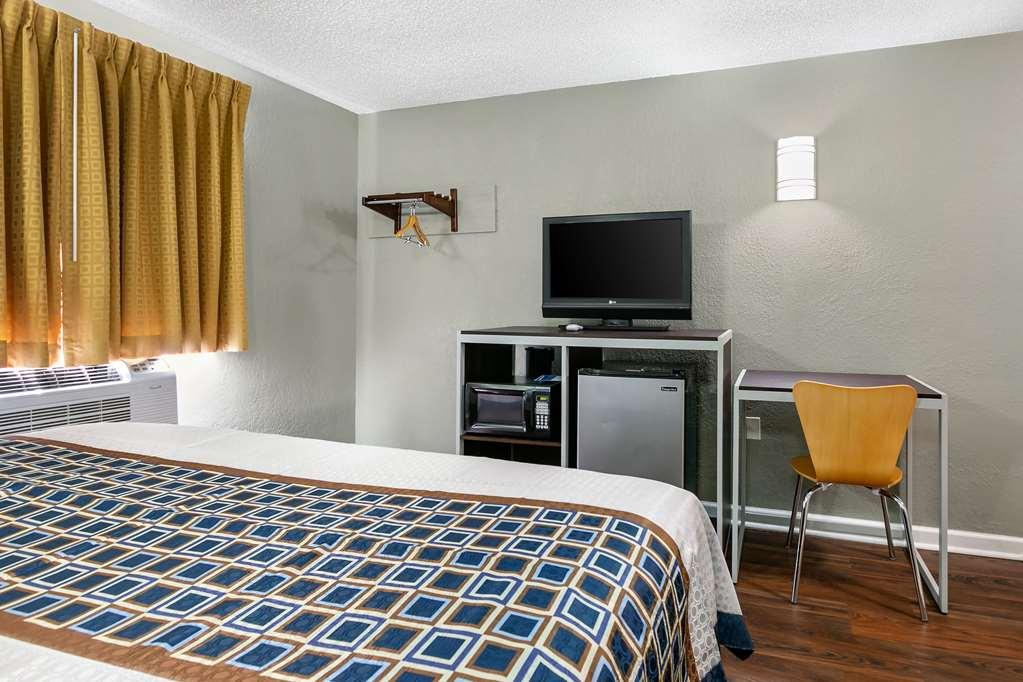 Knights Inn Bristol Левиттаун Номер фото