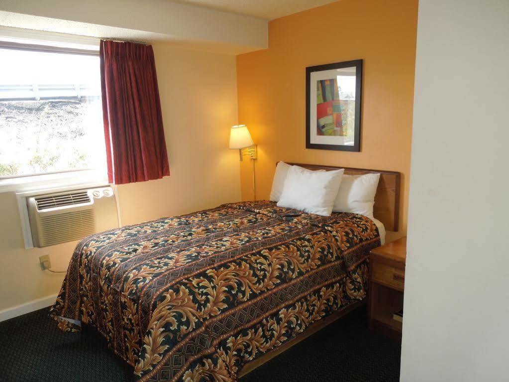Knights Inn Bristol Левиттаун Экстерьер фото