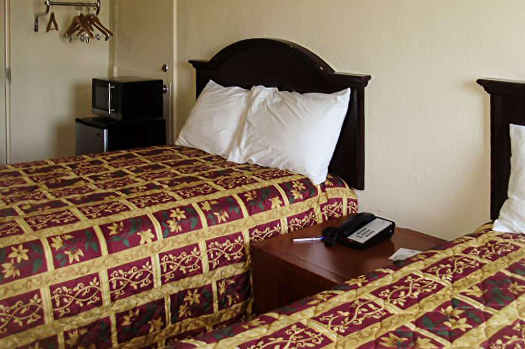 Knights Inn Bristol Левиттаун Номер фото